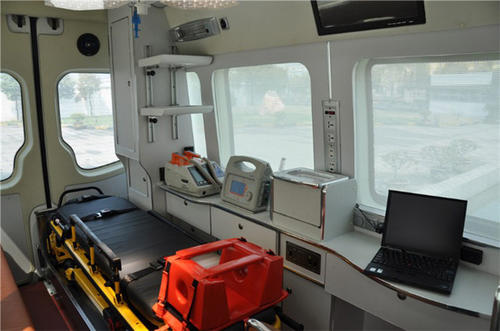 余姚市救护车内部
